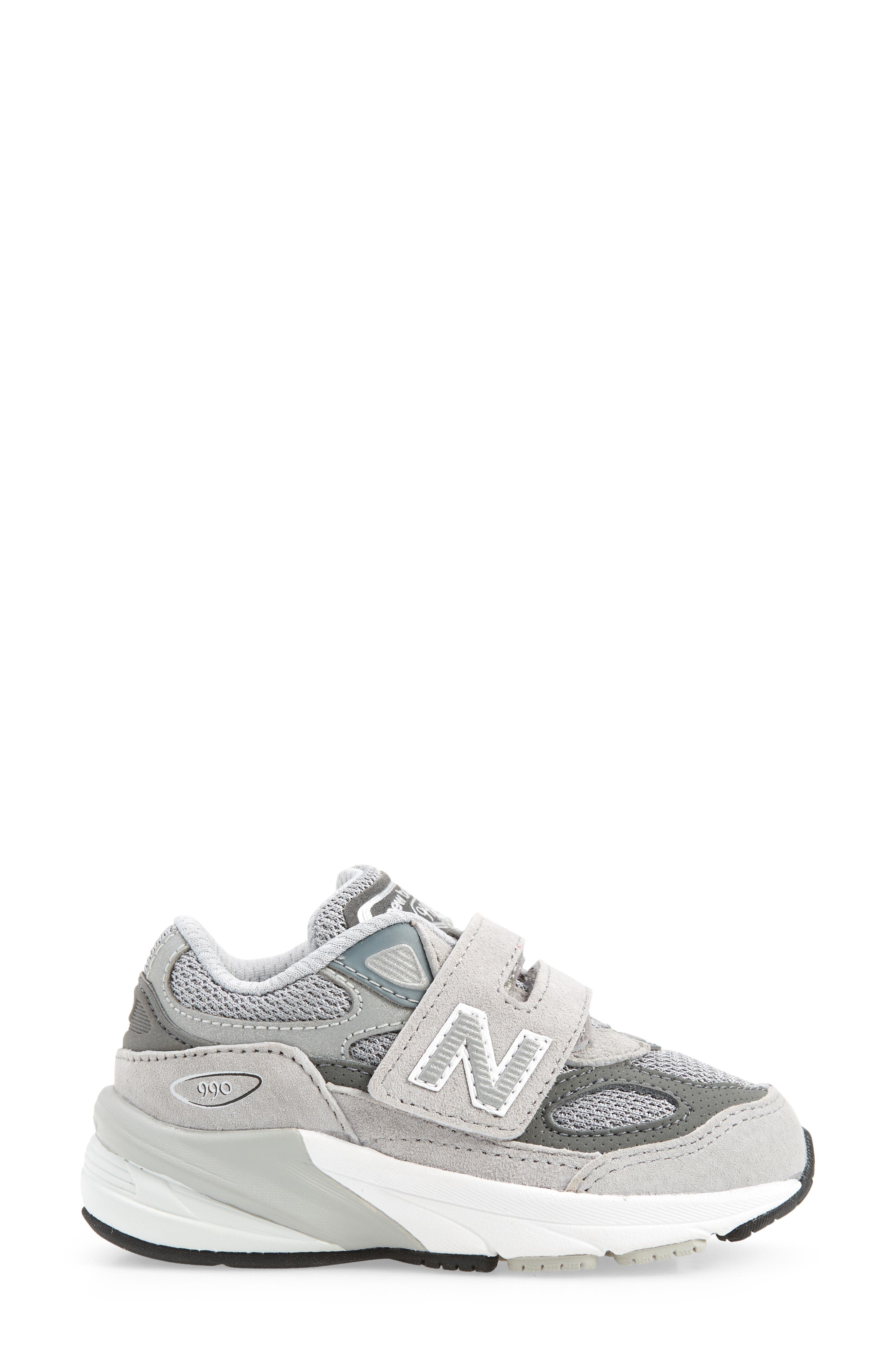 New Balance Kids' 990 v6 Sneaker, Alternate, color, Grey