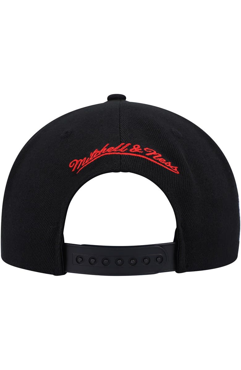 Mitchell & Ness Men's Mitchell & Ness Black Chicago Bulls Side Core 2.0 Snapback Hat, Alternate, color, Black