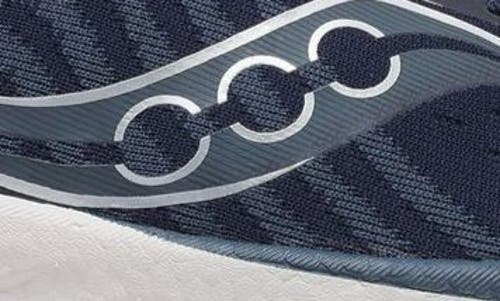 Saucony Triumph 22 Running Shoe In Navy/dusk
