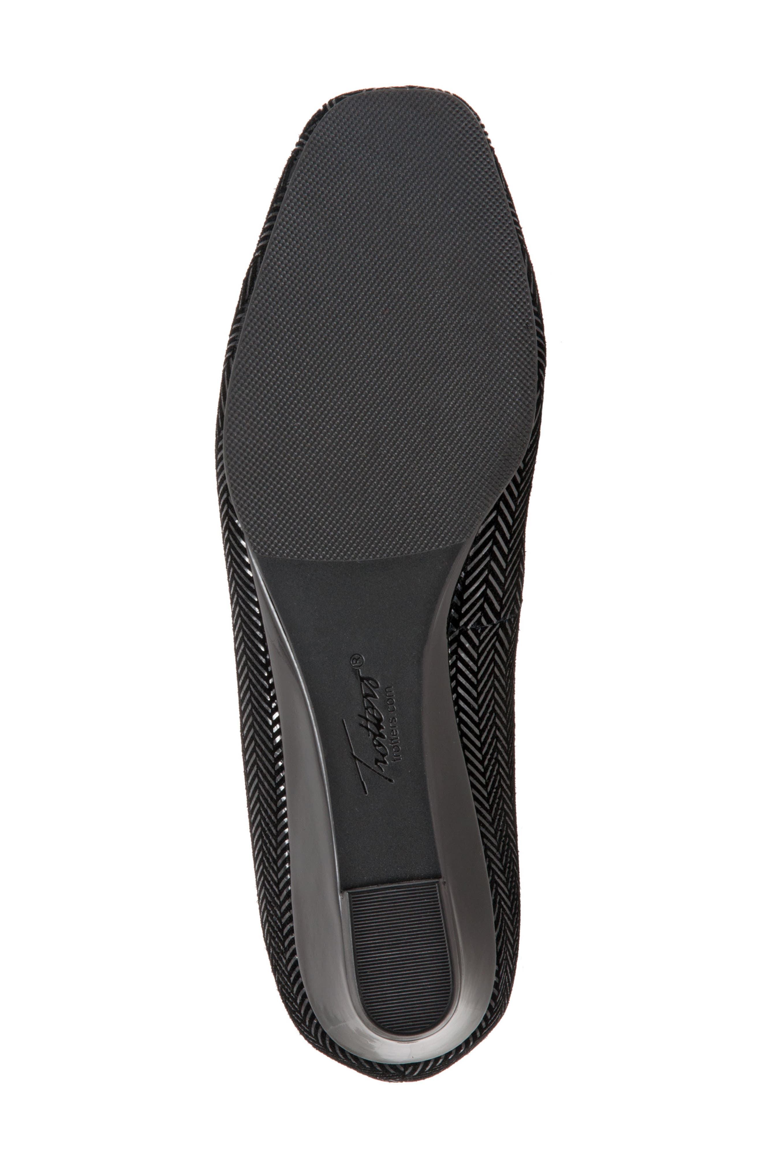 Trotters 'Lauren' Pump, Alternate, color, 