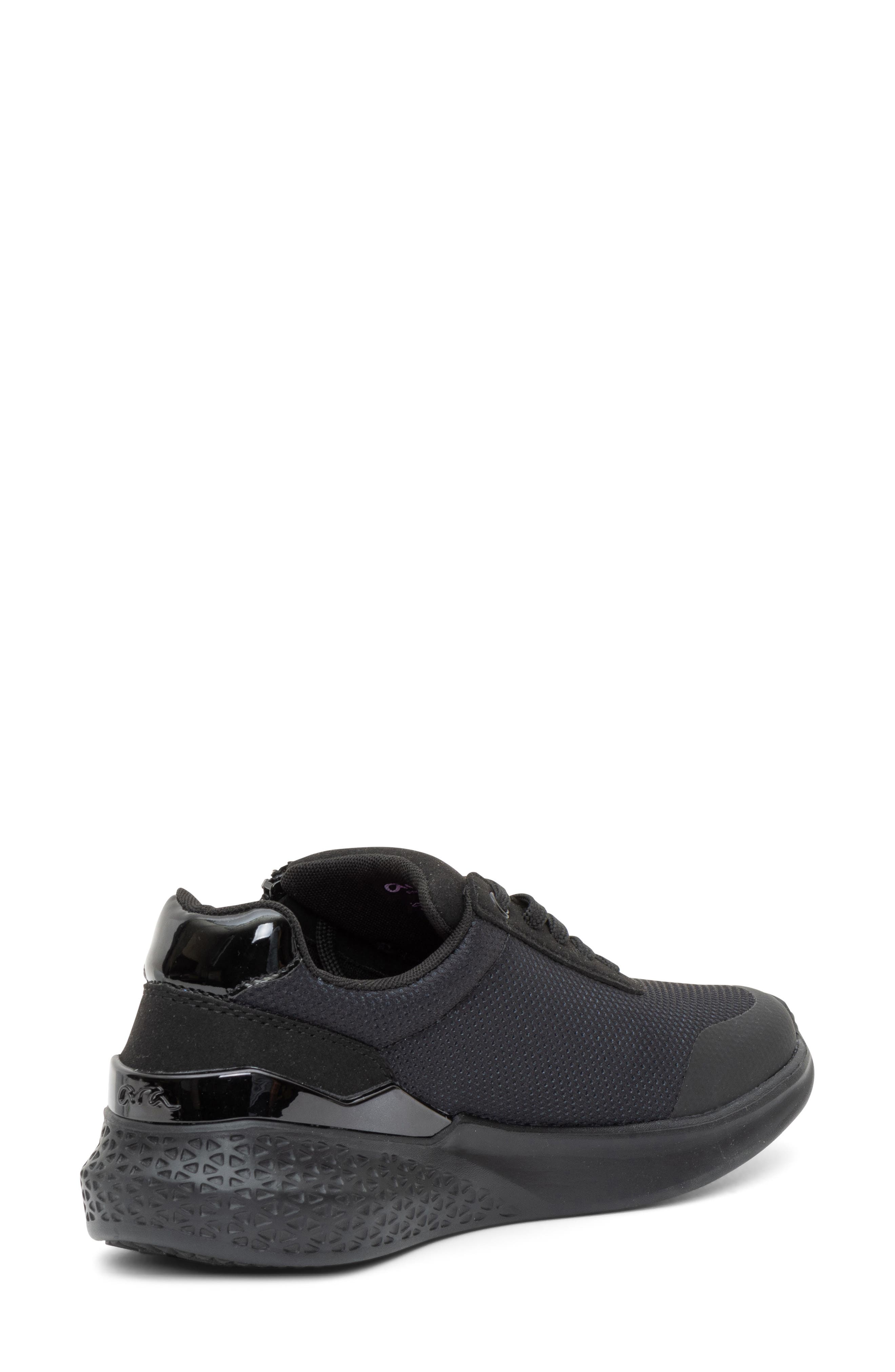Manteo Water Resistant Low Top Sneaker, Alternate, color, BLACK