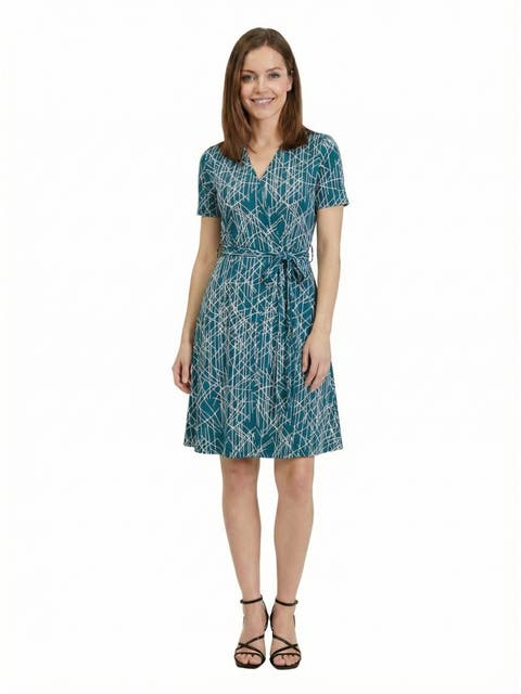 Essential Petite Geometric Print V-Neck Short Sleeve Tie Waist A-Line Midi Dress