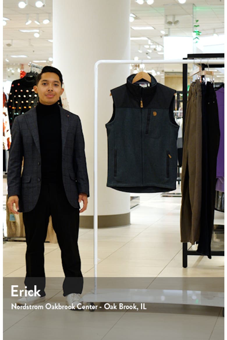 Buck Fleece Zip Vest video