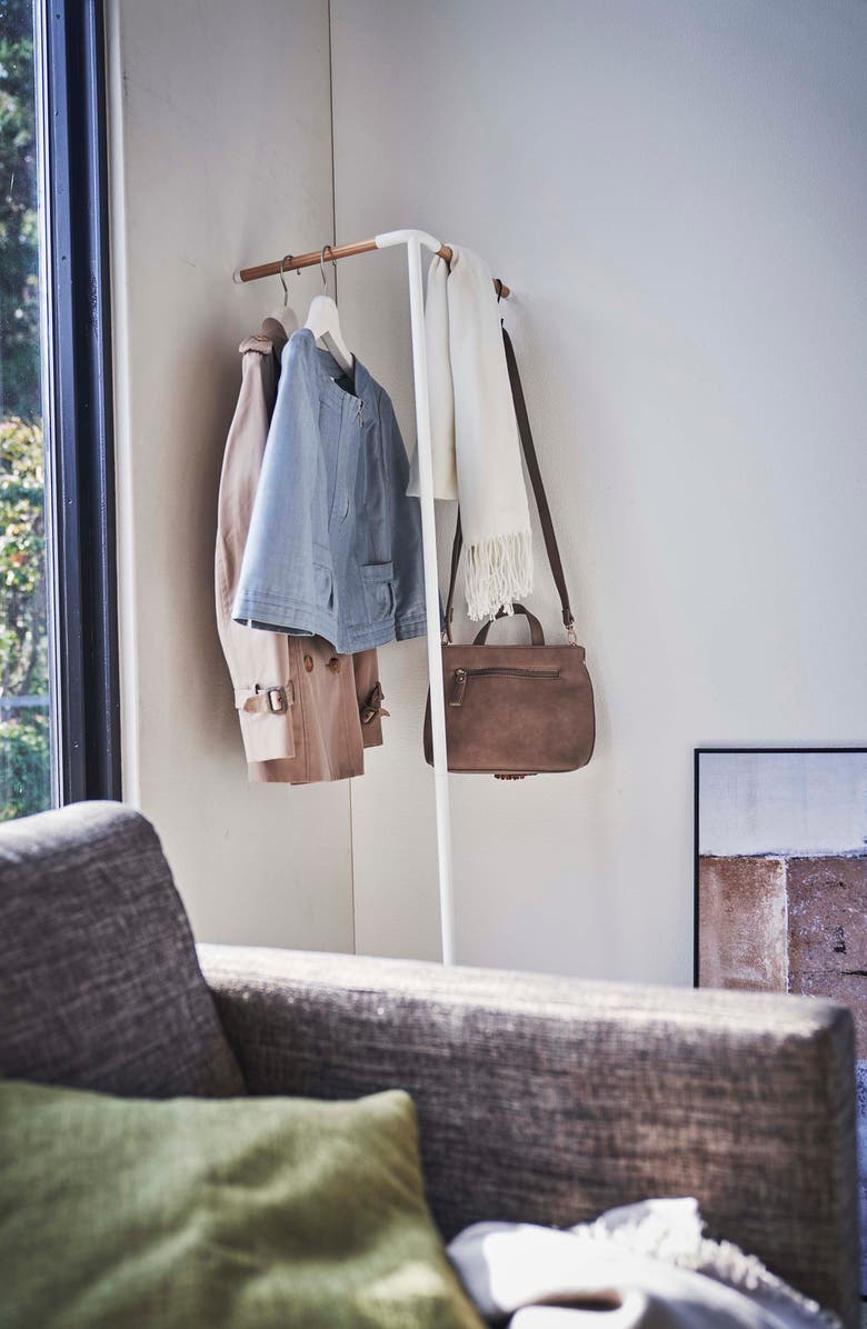 Leaning Corner Coat Hanger