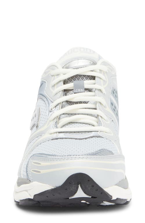 Saucony Progrid Triumph 4 Sneaker In Light Grey