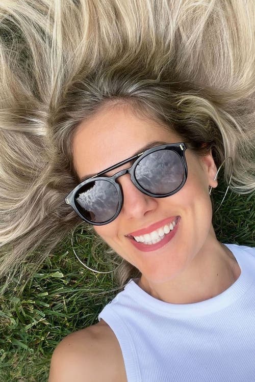 Velvet Eyewear Amelia Sunglasses In Black Grey