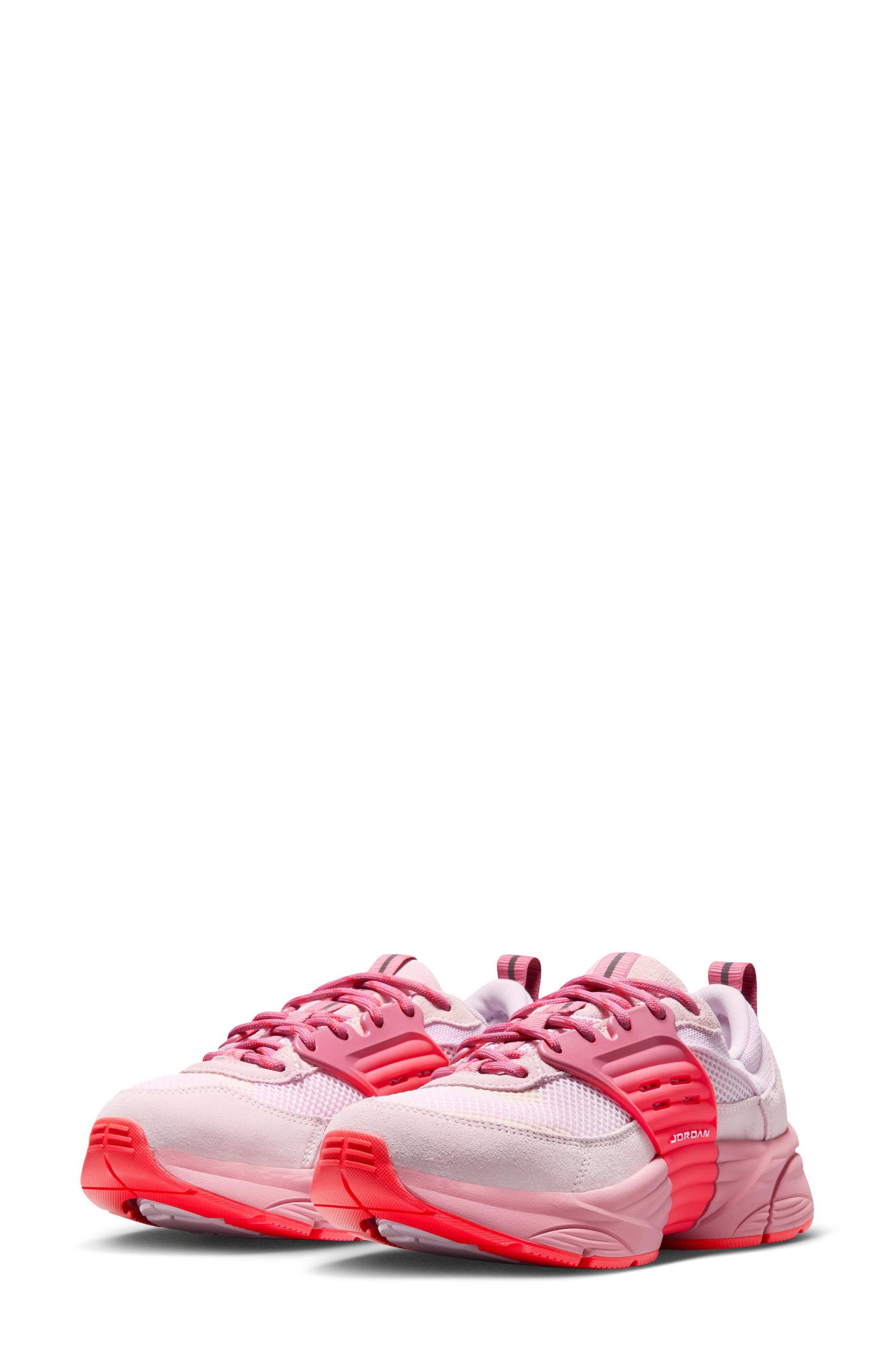 REGAL PINK/TRACRE