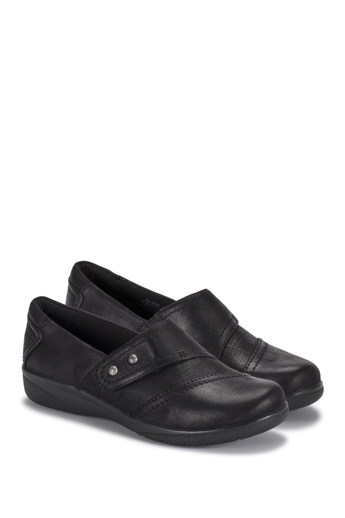 BARETRAPS Darma Casual Clog