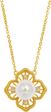 SAVVY CIE JEWELS Clover Simulated Pearl Pendant Necklace