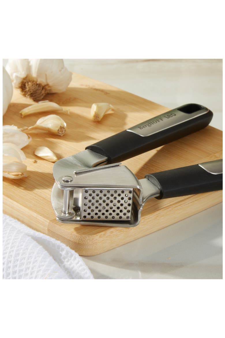 Leo Graphic Garlic Press, Alternate, color, BLACK