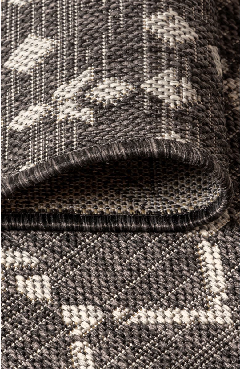 JONATHAN Y Ourika Moroccan Geometric Textured Weave Indoor/Outdoor Round Area Rug, Alternate, color, Black/Gray