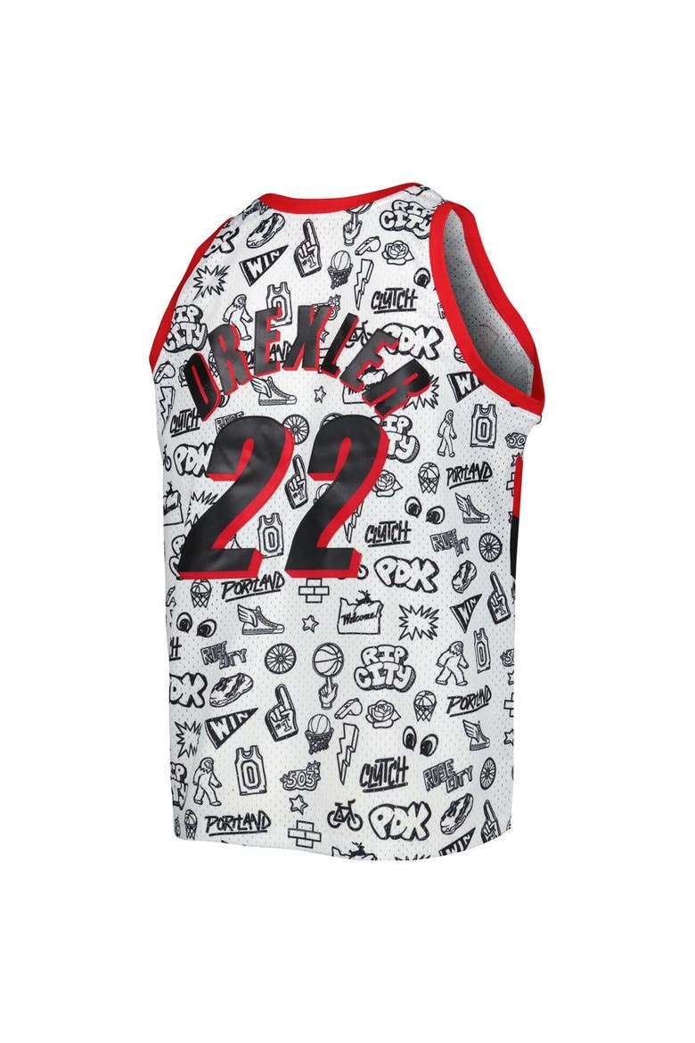 Men's Mitchell & Ness Clyde Drexler White Portland Trail Blazers 1991/92 Hardwood Classics Doodle Swingman Player Jersey, Alternate, color, White