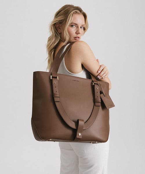 Gigi Pip Hayes Hat Carrying Tote In Chocolate