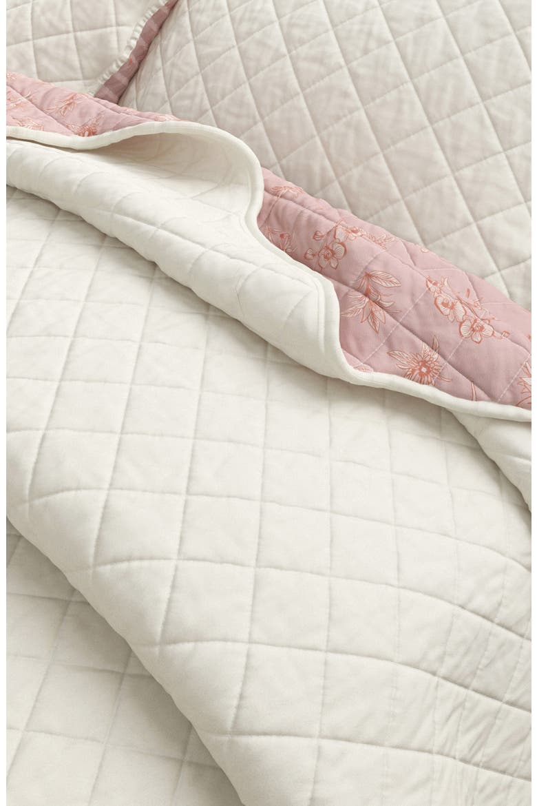Floral Scalloped Cotton Quilt & Sham Set, Alternate, color, SPRING PETALS PEACH
