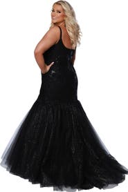 Sydney's Closet Mermaid Scoop Neck Plus Size Evening Gown