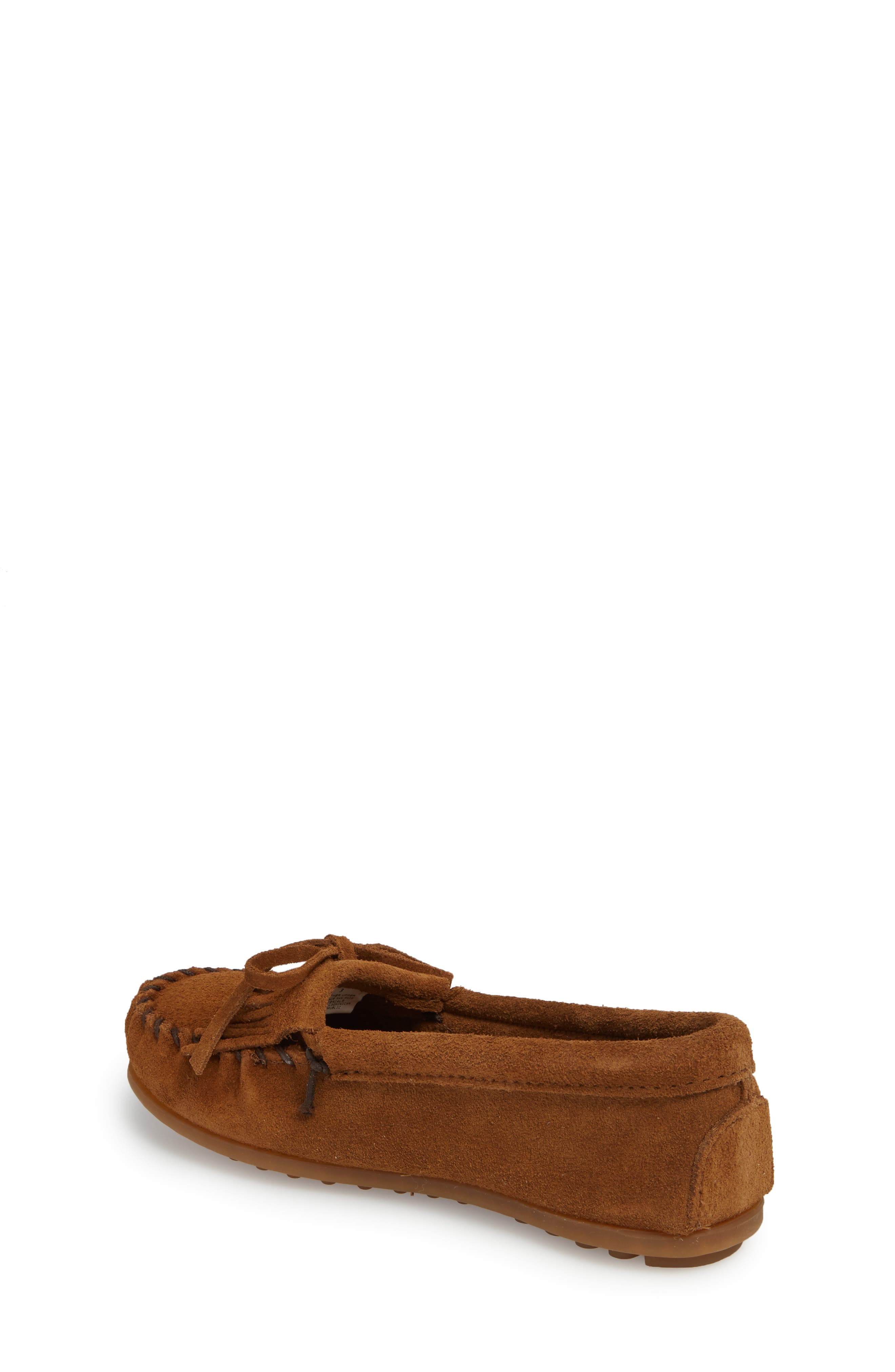 Minnetonka Kilty Driving Shoe, Alternate, color, Dusty Brown