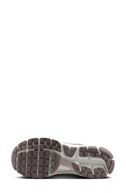 Nike Zoom Vomero 5 Sneaker In Vast Grey/silver
