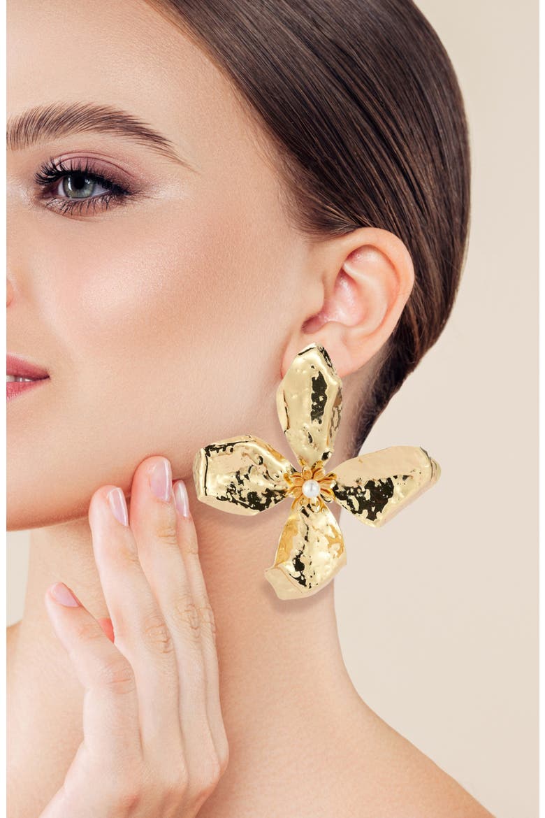 Hammered Faux Pearl Flower Stud Earrings, Alternate, color, GOLD