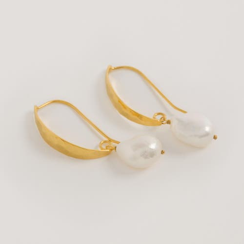 FREYA ROSE FREYA ROSE HAMMERED GOLD BAROQUE PEARL EARRINGS 