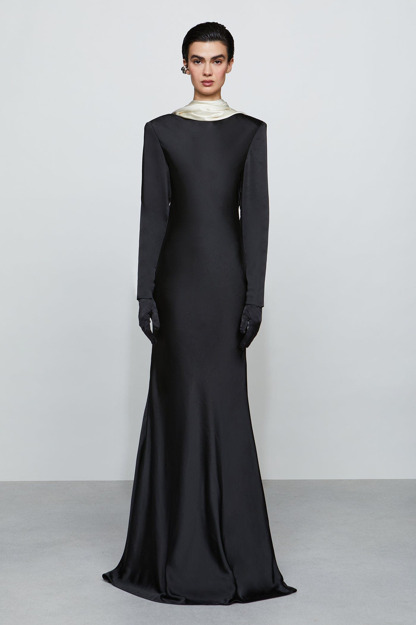 selected Black/Ivory