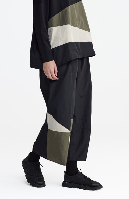 Luukaa Brooklyn Cropped Graphic Pants In Black