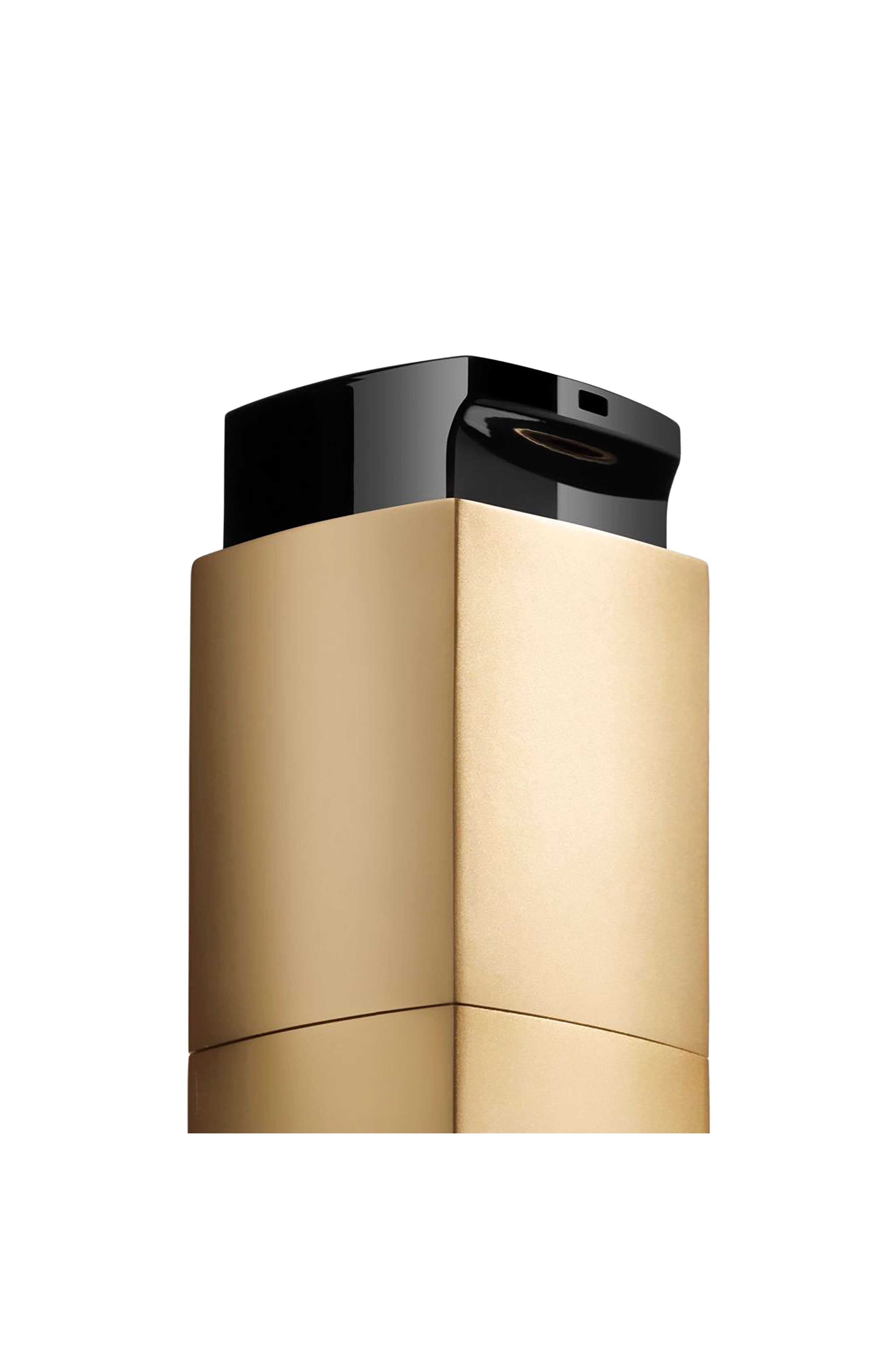 CHANEL SUBLIMAGE LE SOIN PERFECTEUR Ultimate Primer: Moisturizes