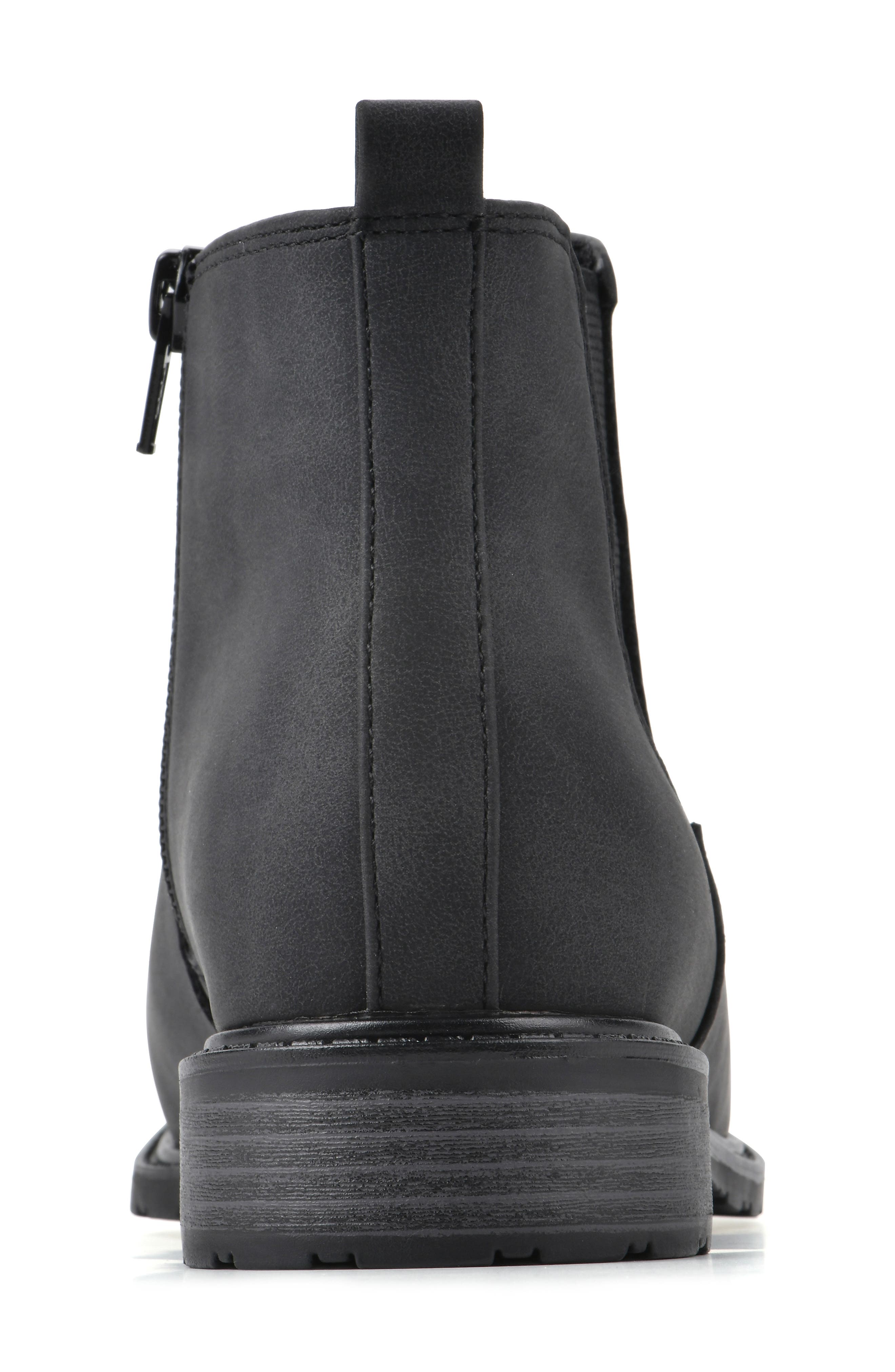 White Mountain Footwear Caching Chelsea Boot, Alternate, color, Black/ Smooth