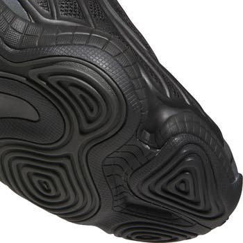 Intimidation Low Basketball Sneaker