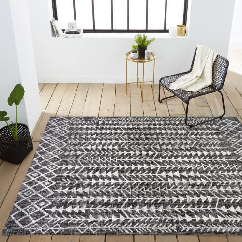 Jonathan Y Tokay Bohemian Geometric Indoor/outdoor Area Rug In Black/ivory