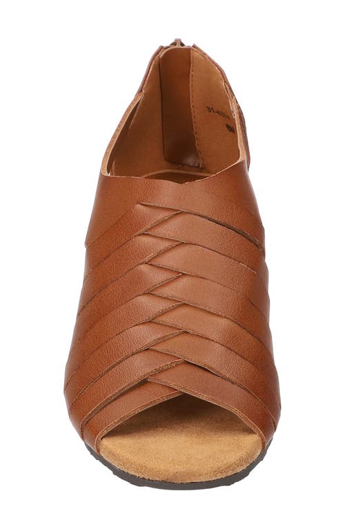 Easy Street Vanni Sandal In Brown