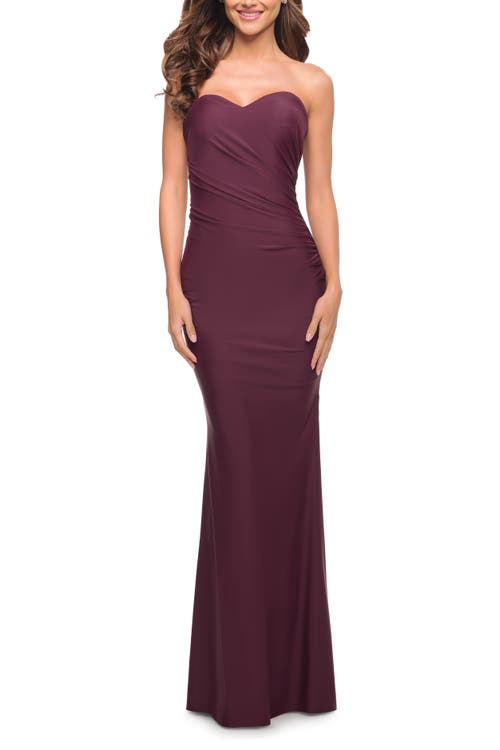 La Femme Sweetheart Strapless Gown With Side Ruching In Dark Wine | ModeSens La Femme Sweetheart Strapless Gown With Side Ruching In Dark Wine | ModeSens
