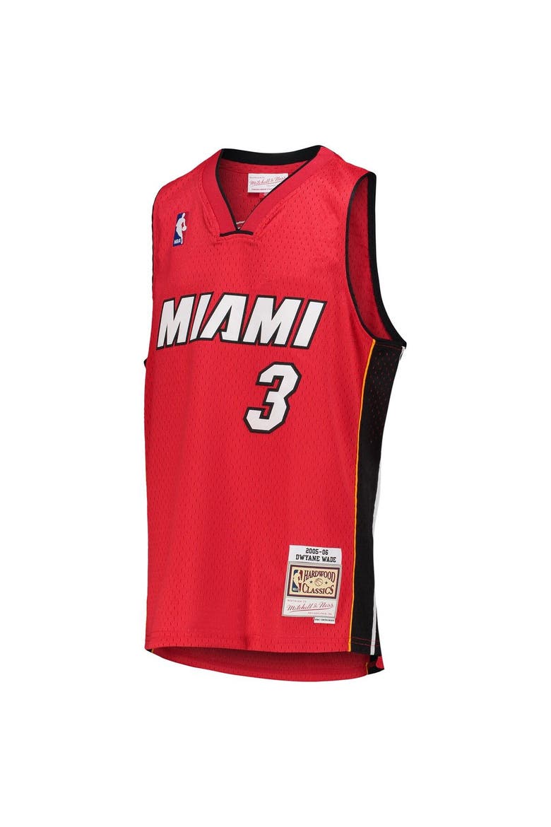 Youth Mitchell & Ness Dwyane Wade Red Miami Heat 2005/06 Hardwood Classics Swingman Jersey, Alternate, color, Red