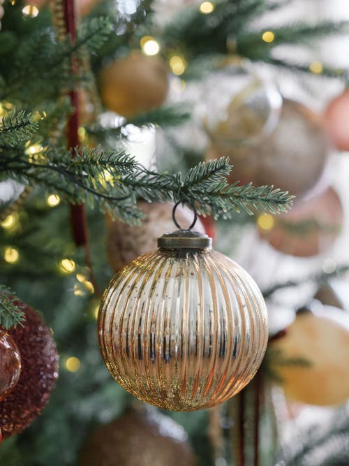 Cg Hunter 4" Mercury Ribbed Glass Antique Gold Ornament In Gold