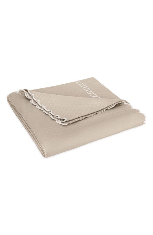 Matouk Classic Chain Scallop Matelasse King Coverlet In Dune/bone