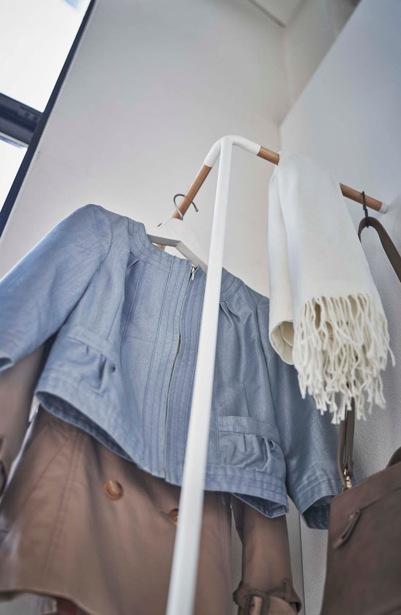 Leaning Corner Coat Hanger