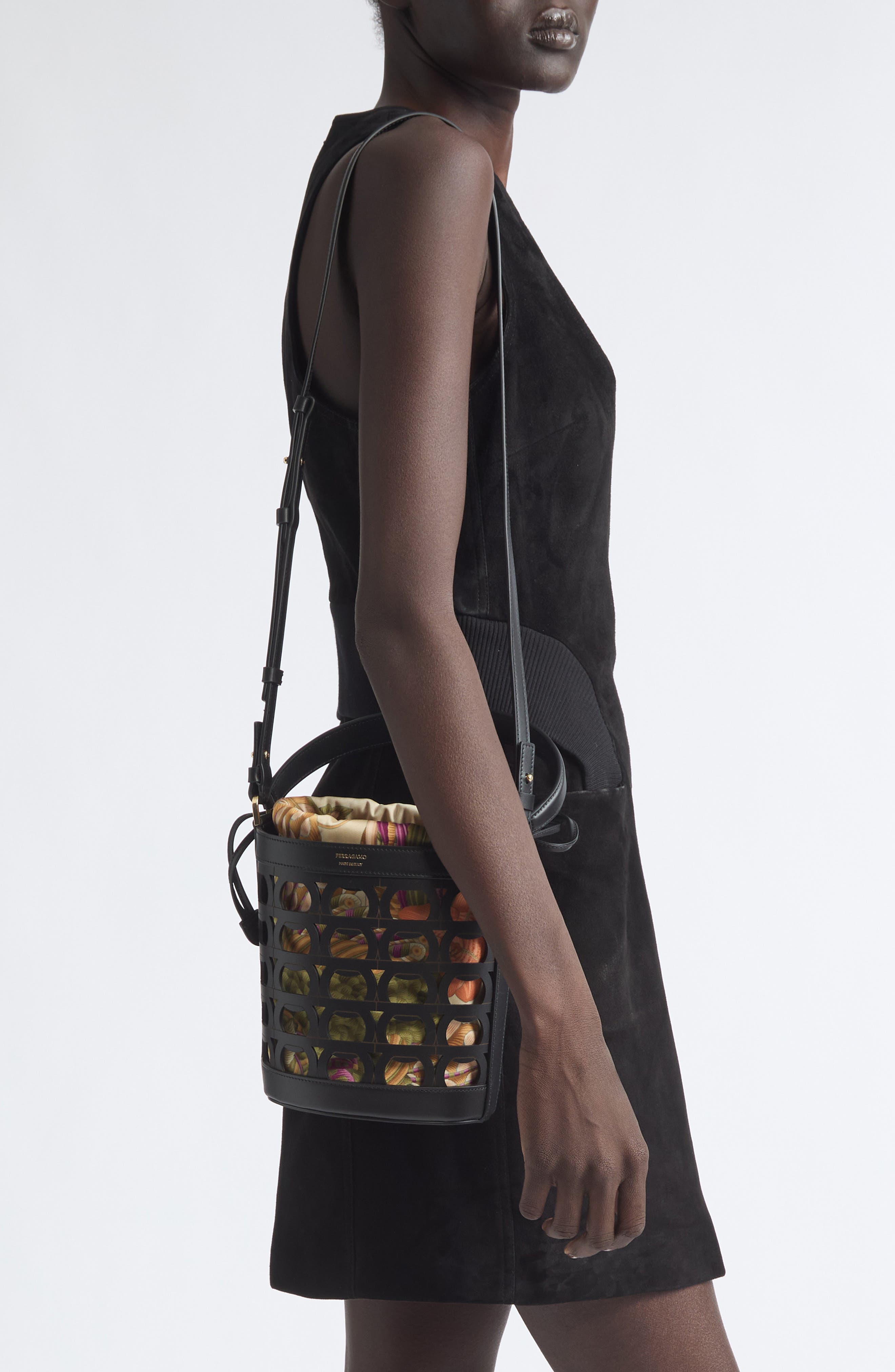 Gancio Leather Bucket Bag, Alternate, color, NERO NERO PAPPAGALLI