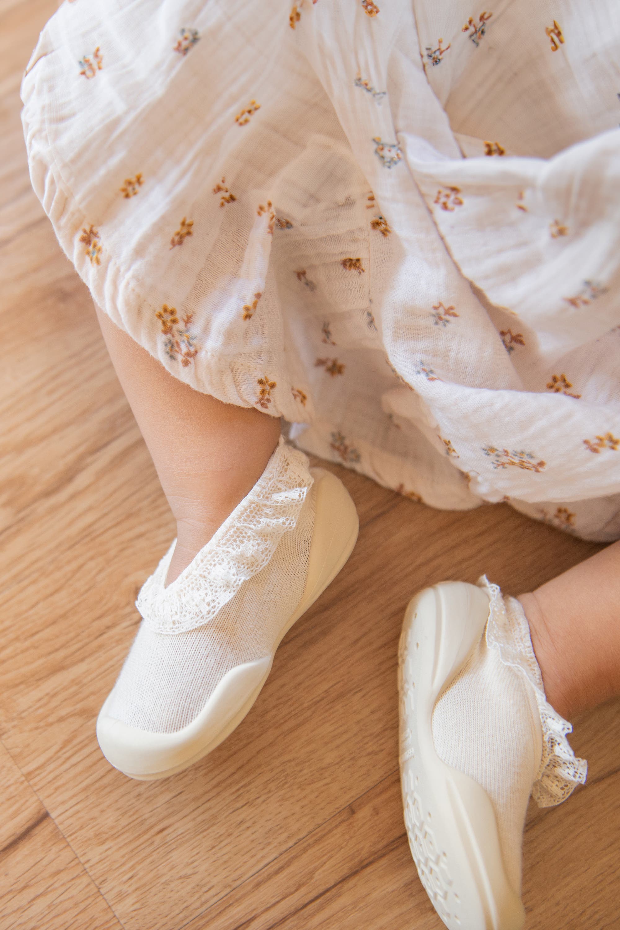 Komuello Toddler Girl Sock Shoes Flat Style, Alternate, color, Sweet Latte Lace