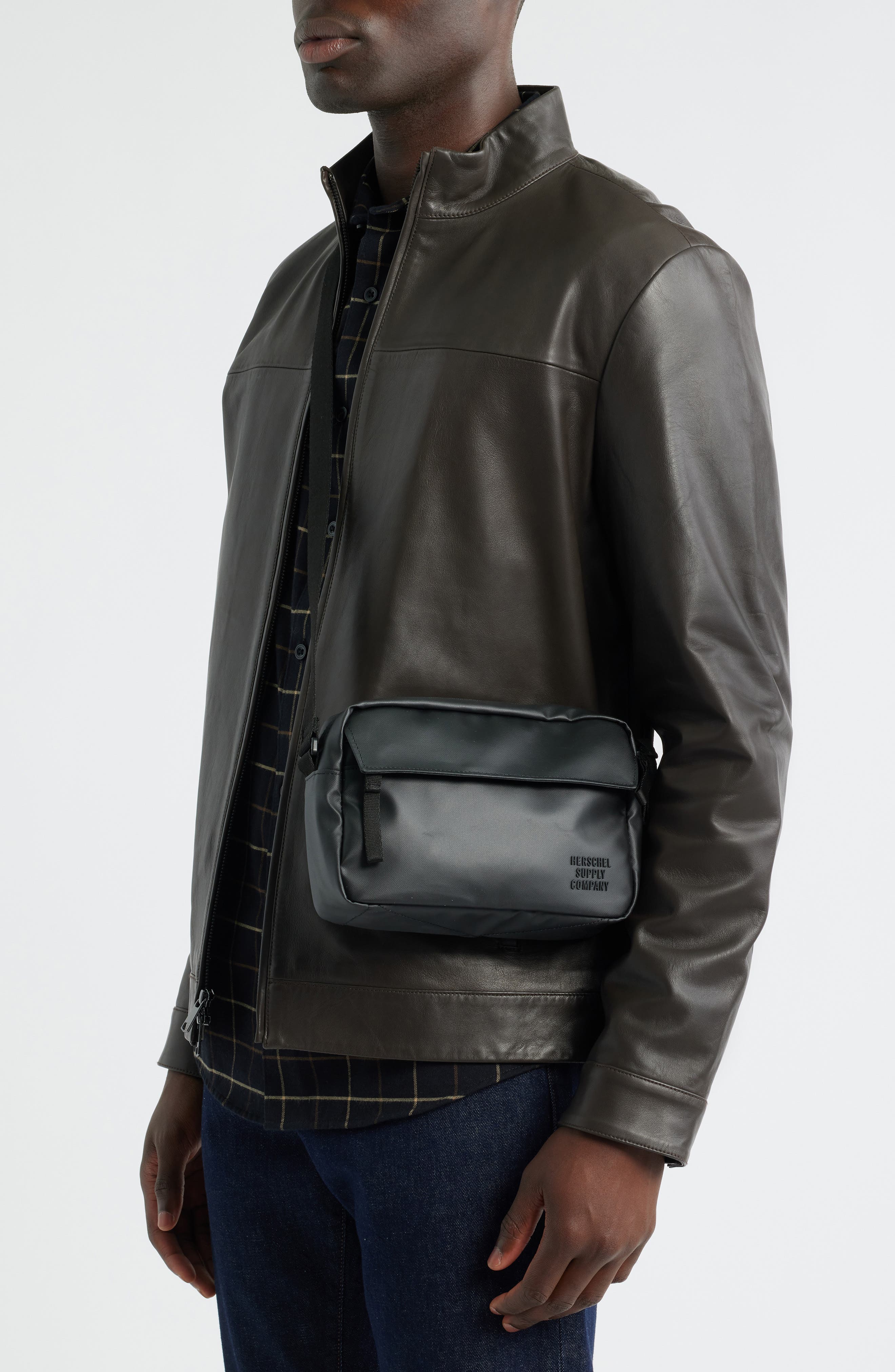 Herschel Supply Co. Alberni Crossbody Bag, Alternate, color, Black