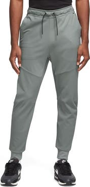 Nike Tech Essentials Joggers