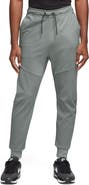 Nike Tech Essentials Joggers