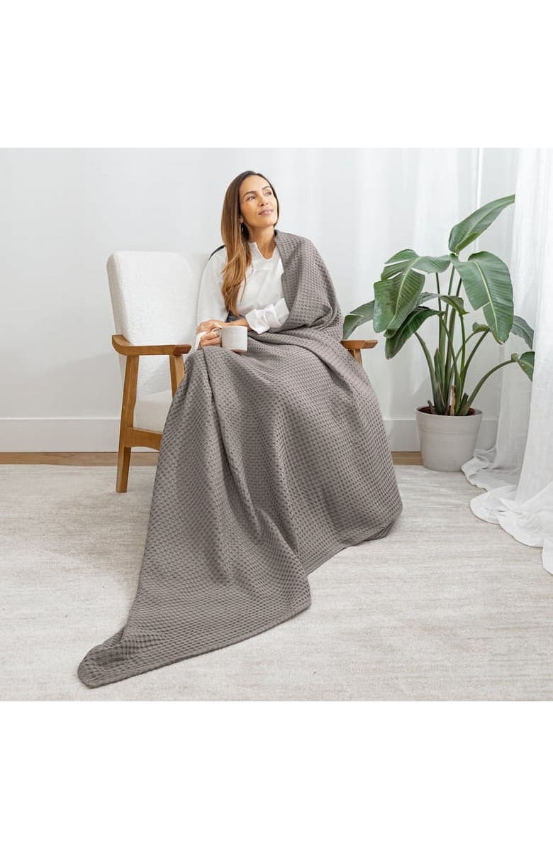 Comfy Cubs Adult Waffle Blanket, Alternate, color, Charcoal