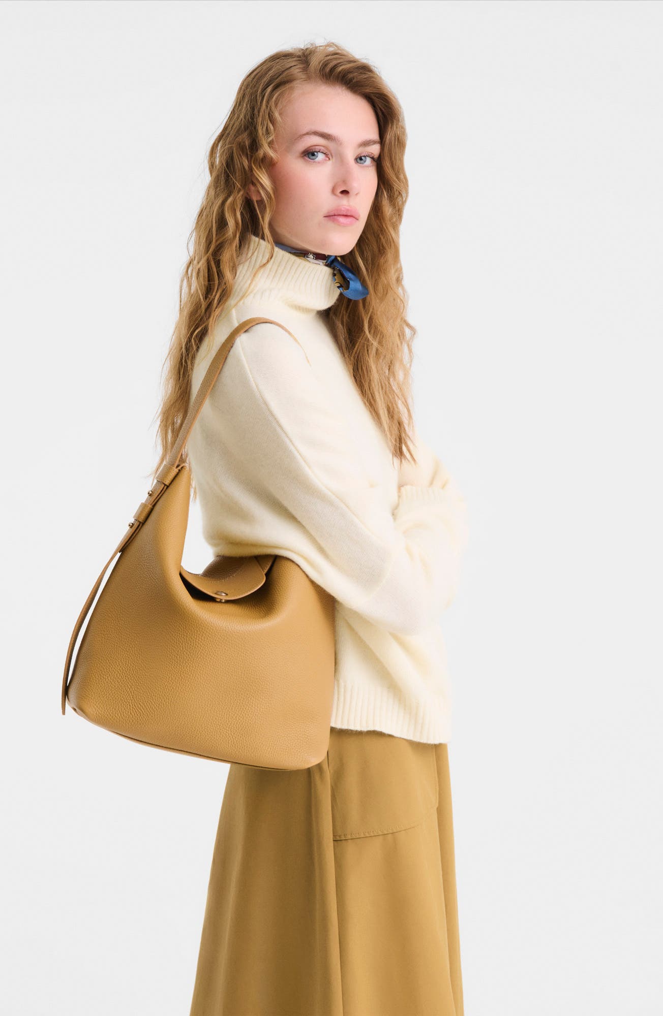Le Cadence Leather Shoulder Bag, Alternate, color, DULCE