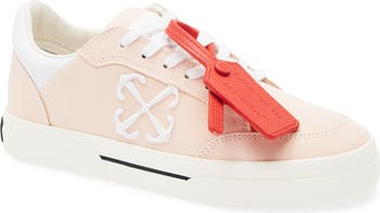 New Low Vulcanized Sneaker