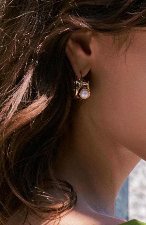 Rc Retro Chic Dawn Light Pearl Hoop Earrings In Gold