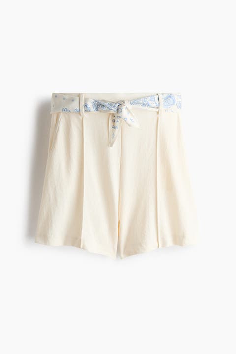 Dress shorts with belt