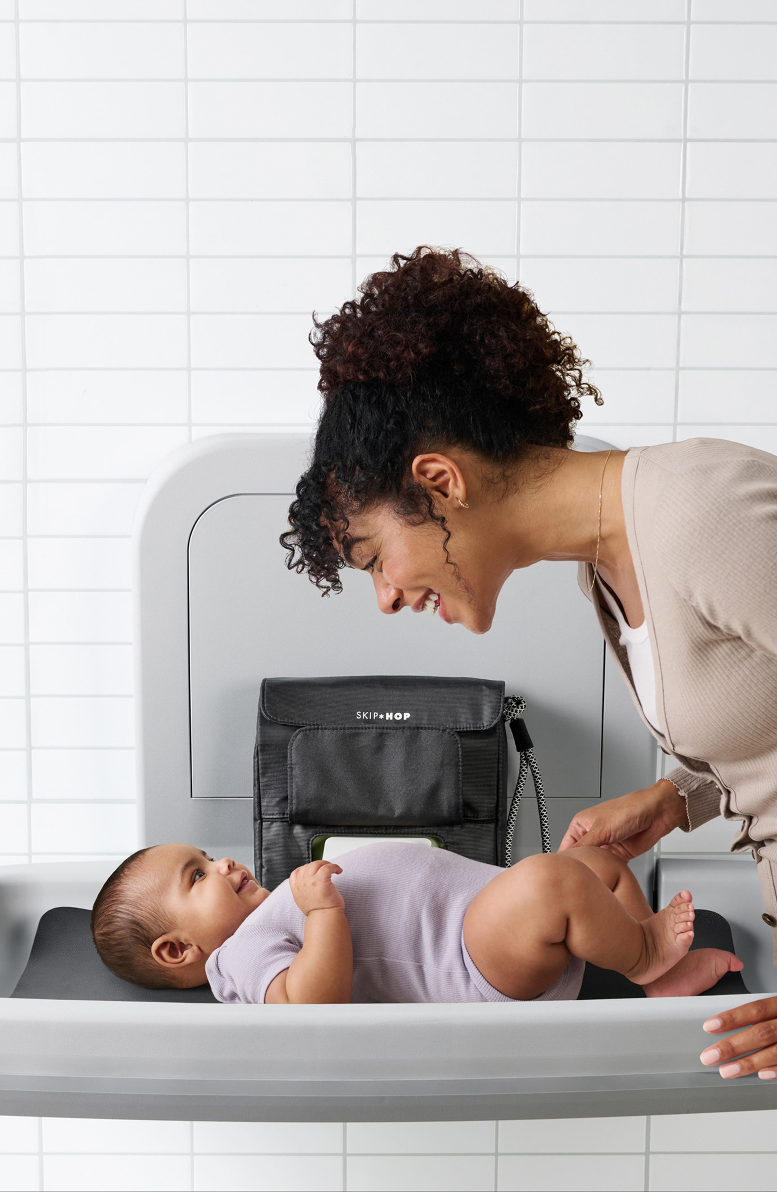 Skip Hop Clean Slate Changing Station Diaper Bag, Alternate, color, Black