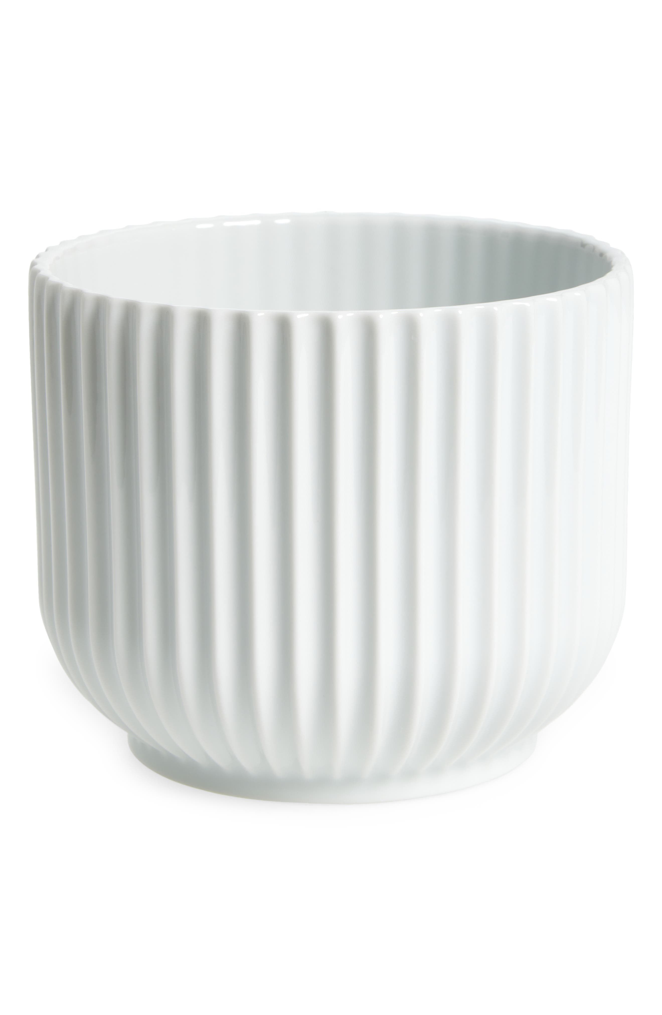 selected WHITE MEDIUM