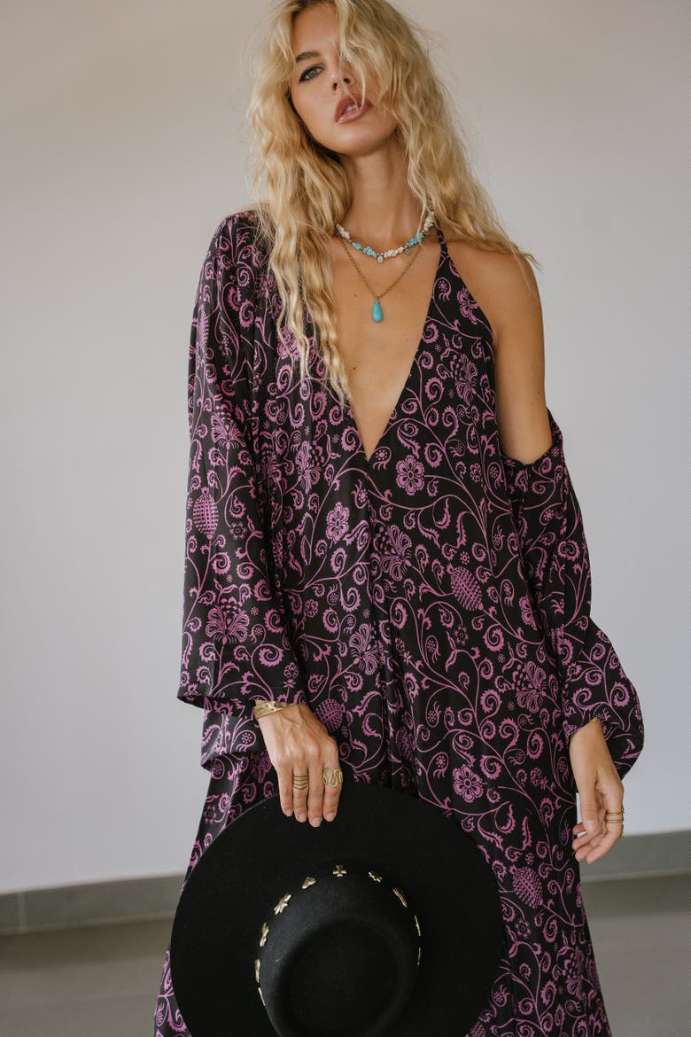 The Set Lola, Alternate, color, Black & Pink