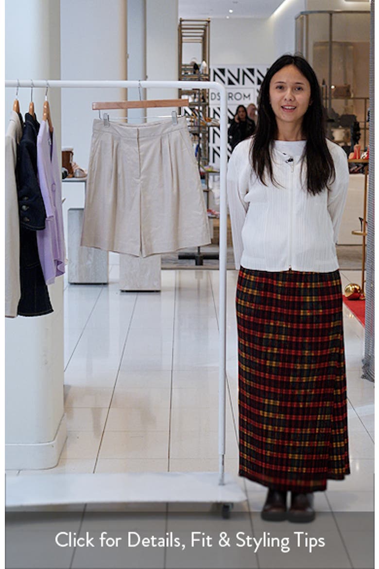 Pleated Linen Blend Shorts video