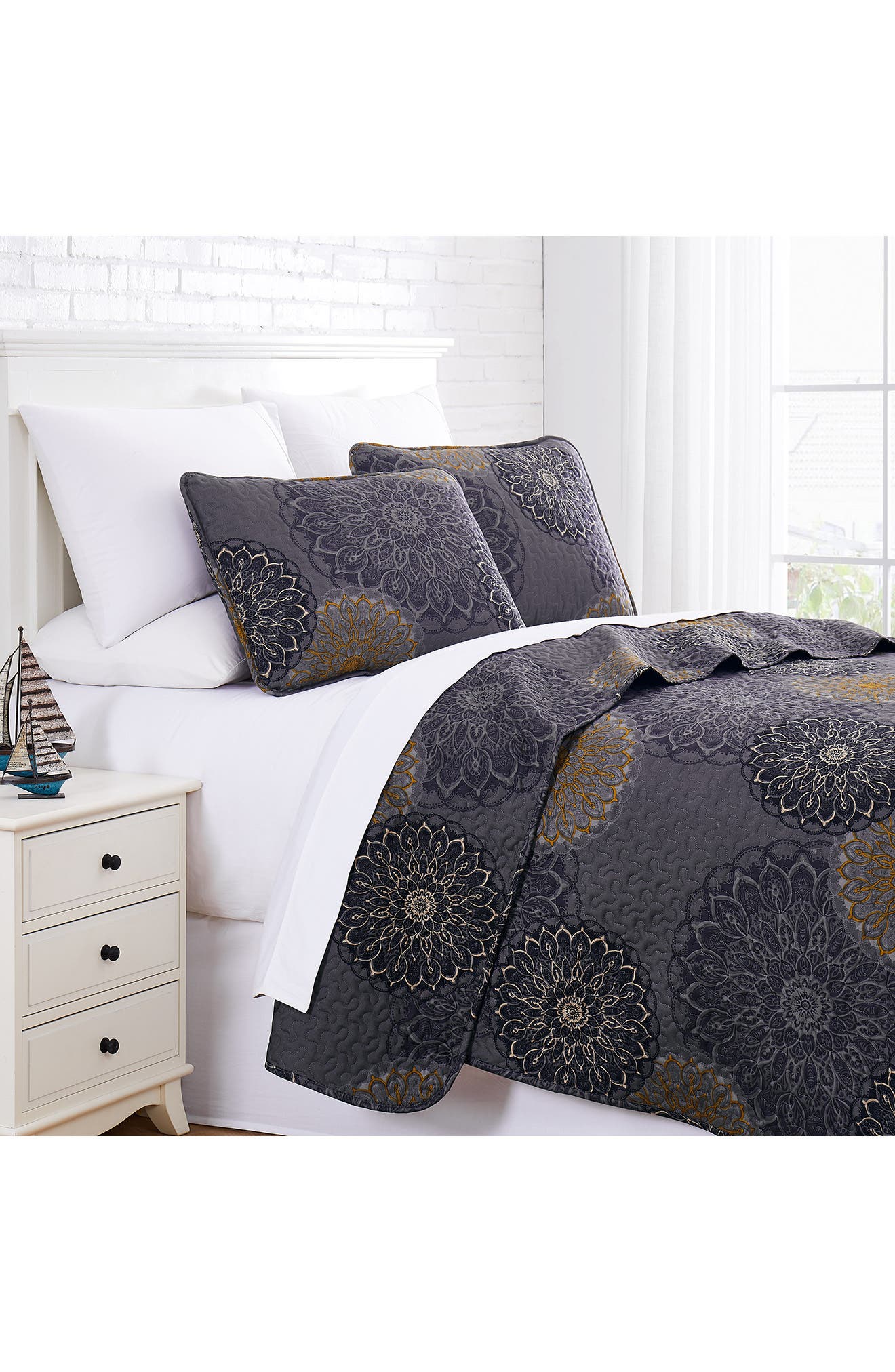 SOUTHSHORE FINE LINENS Midnight Floral Oversized Quilt Cover Set - Blue - King/California King